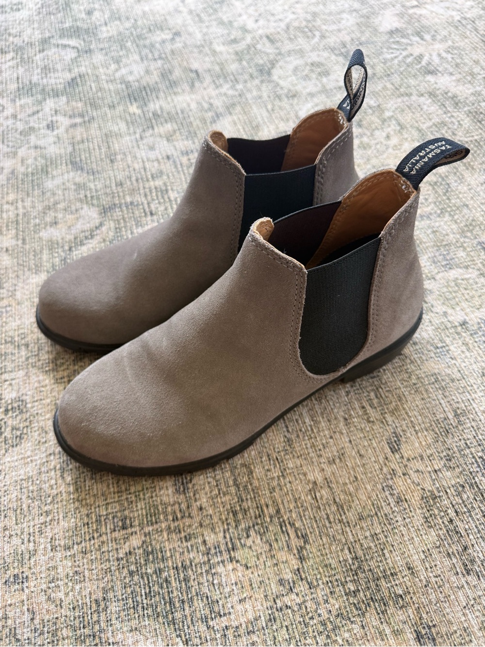 Blundstone Suede Leather Chelsea Boots Women's Size US 7 Shorties Worn Once - Picture 7 of 7
